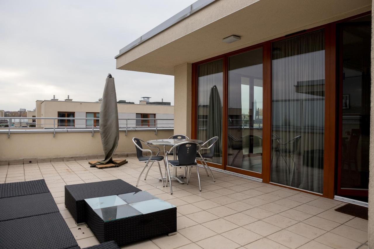 Hlonda Deluxe Apartment With Terrace Варшава Экстерьер фото
